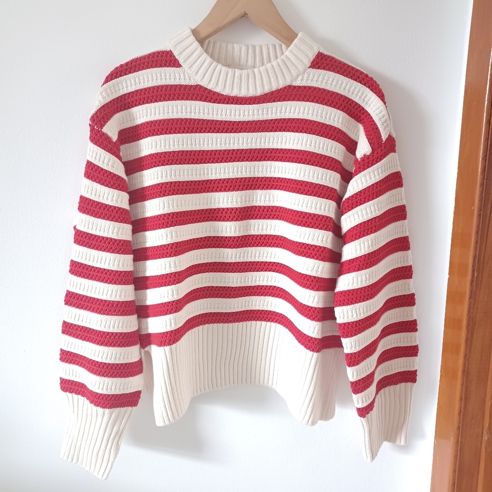 🆕️NWT H&M Hole-knit Sweater in 'Red/striped', Size Medium - Picture 12 of 16
